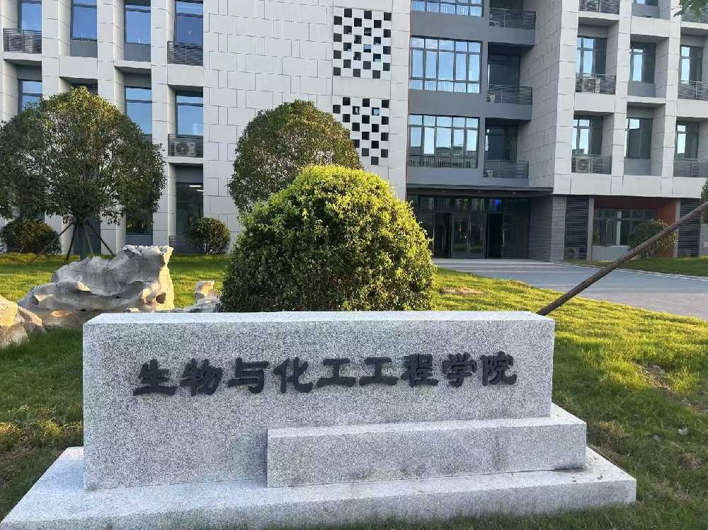 怀集县扬州职业大学体育场高杆灯项目
